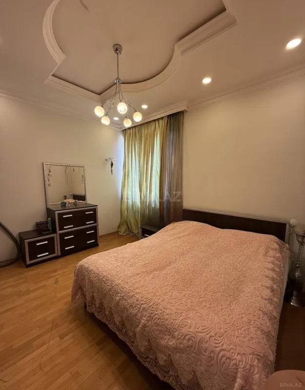 Satılır 3 otaqlı mənzil 150 m²