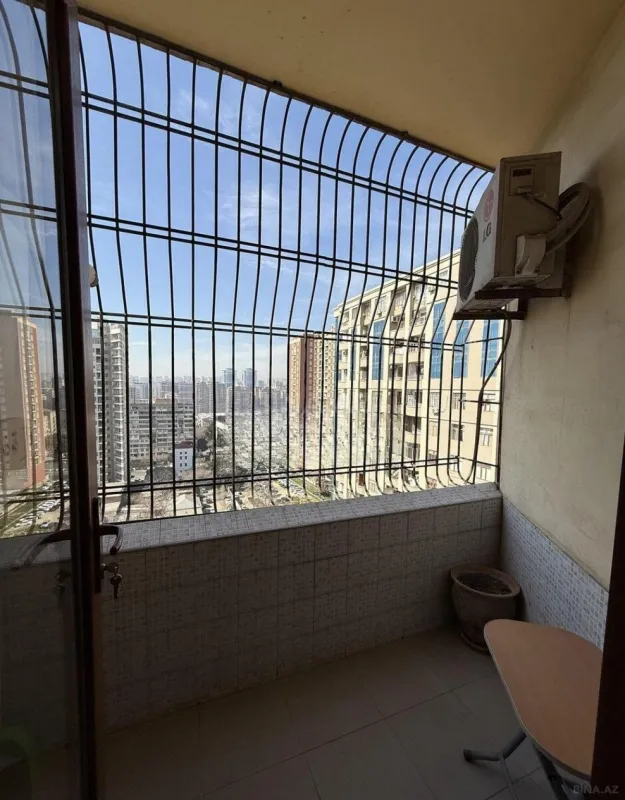 Satılır 3 otaqlı mənzil 150 m²