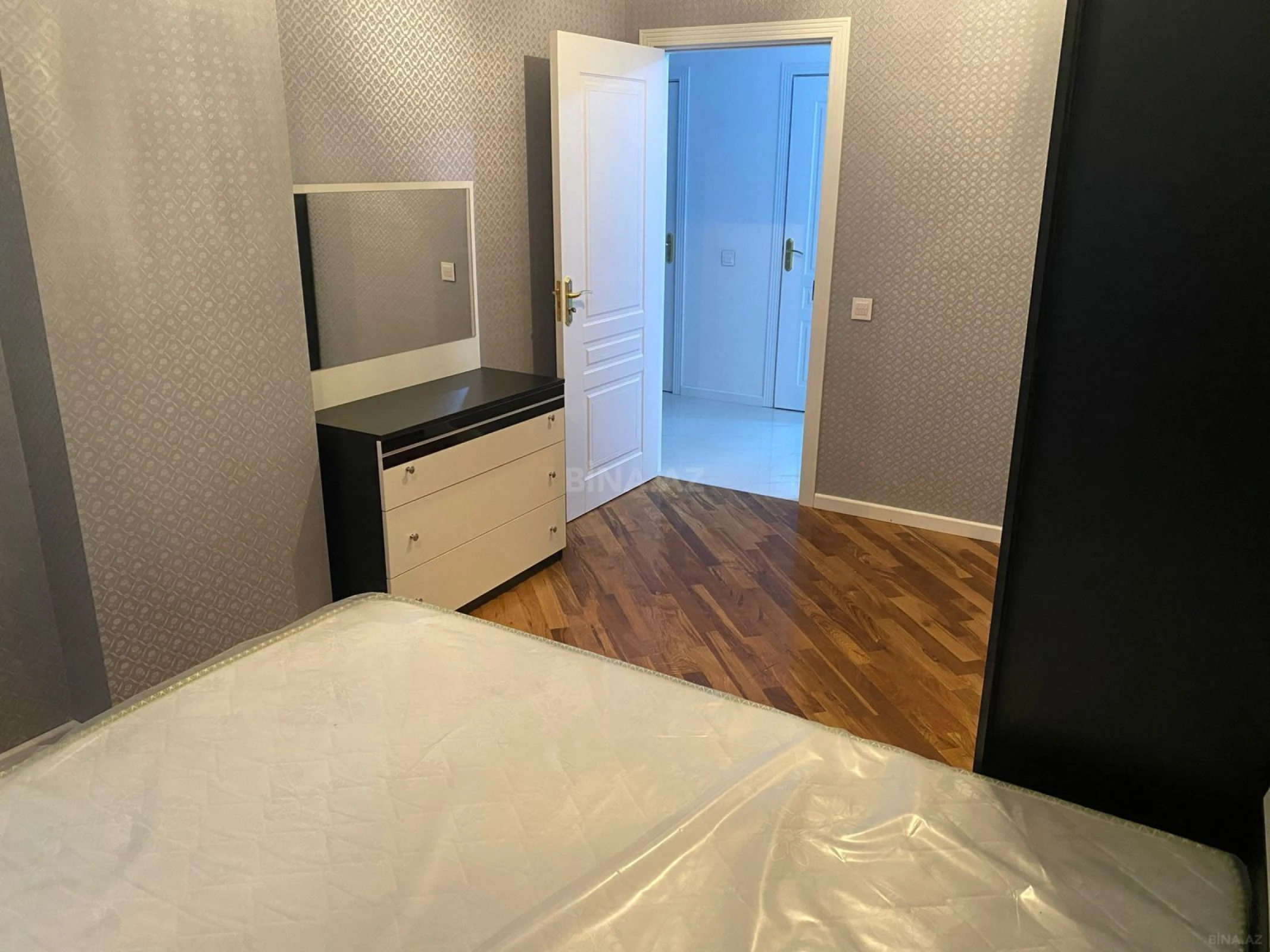 Kirayə verilir 2 otaqlı mənzil 82 m²