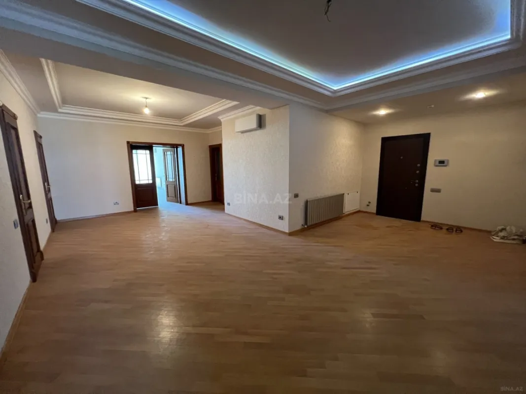 Satılır 4 otaqlı mənzil 250 m²