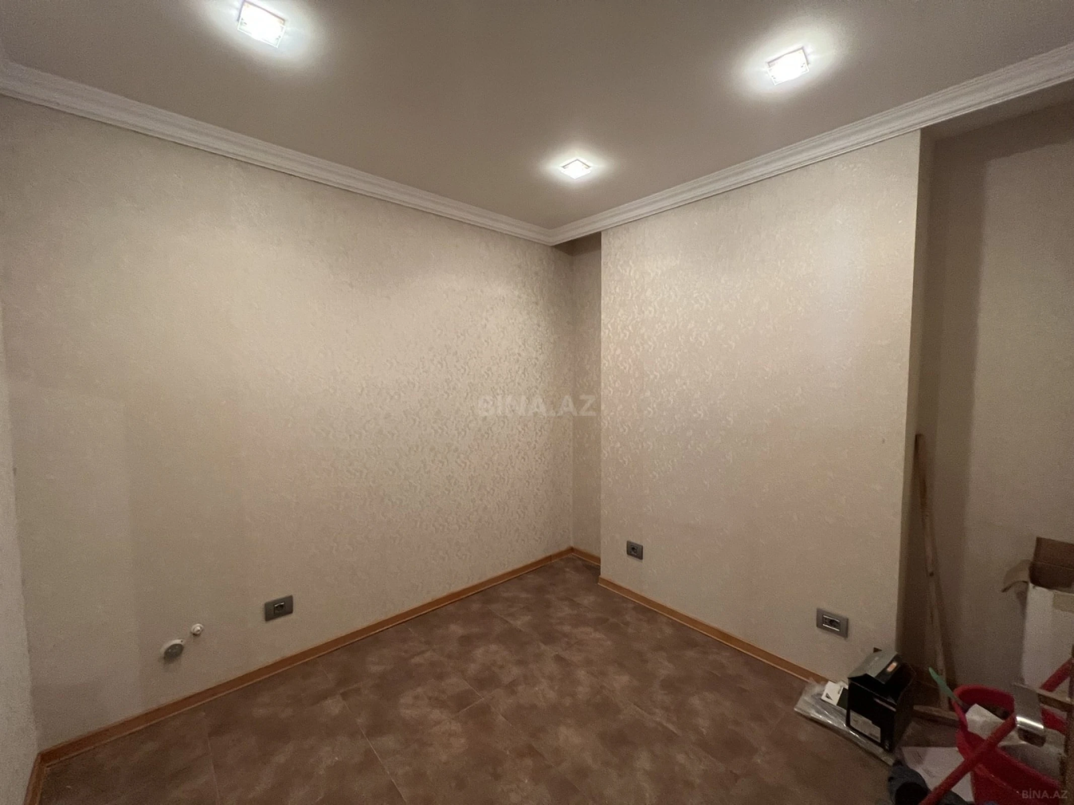 Satılır 4 otaqlı mənzil 250 m²