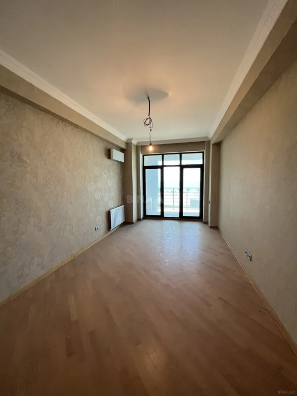 Satılır 4 otaqlı mənzil 250 m²