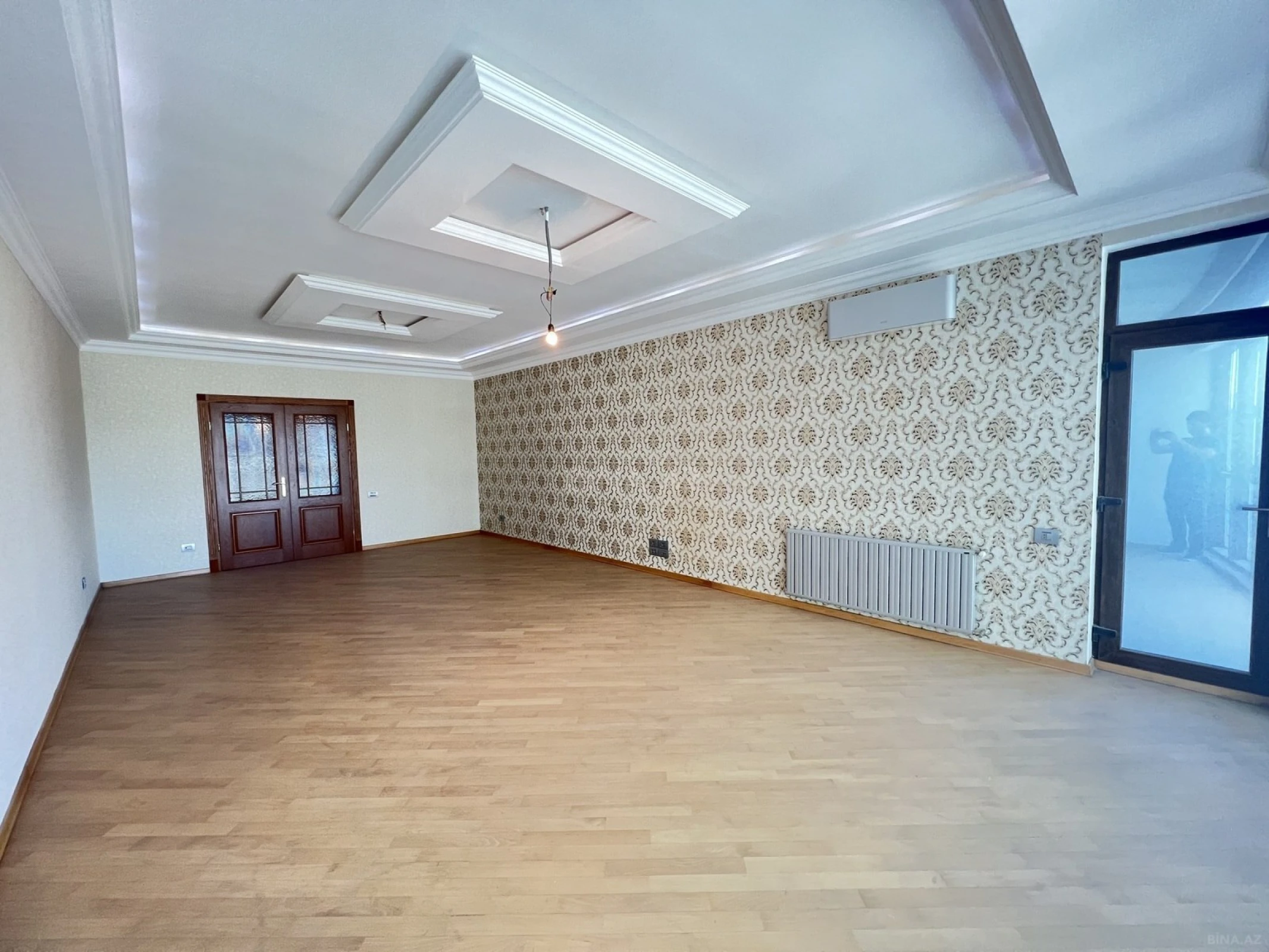 Satılır 4 otaqlı mənzil 250 m²