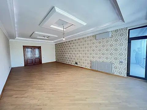 Satılır 4 otaqlı mənzil 250 m²