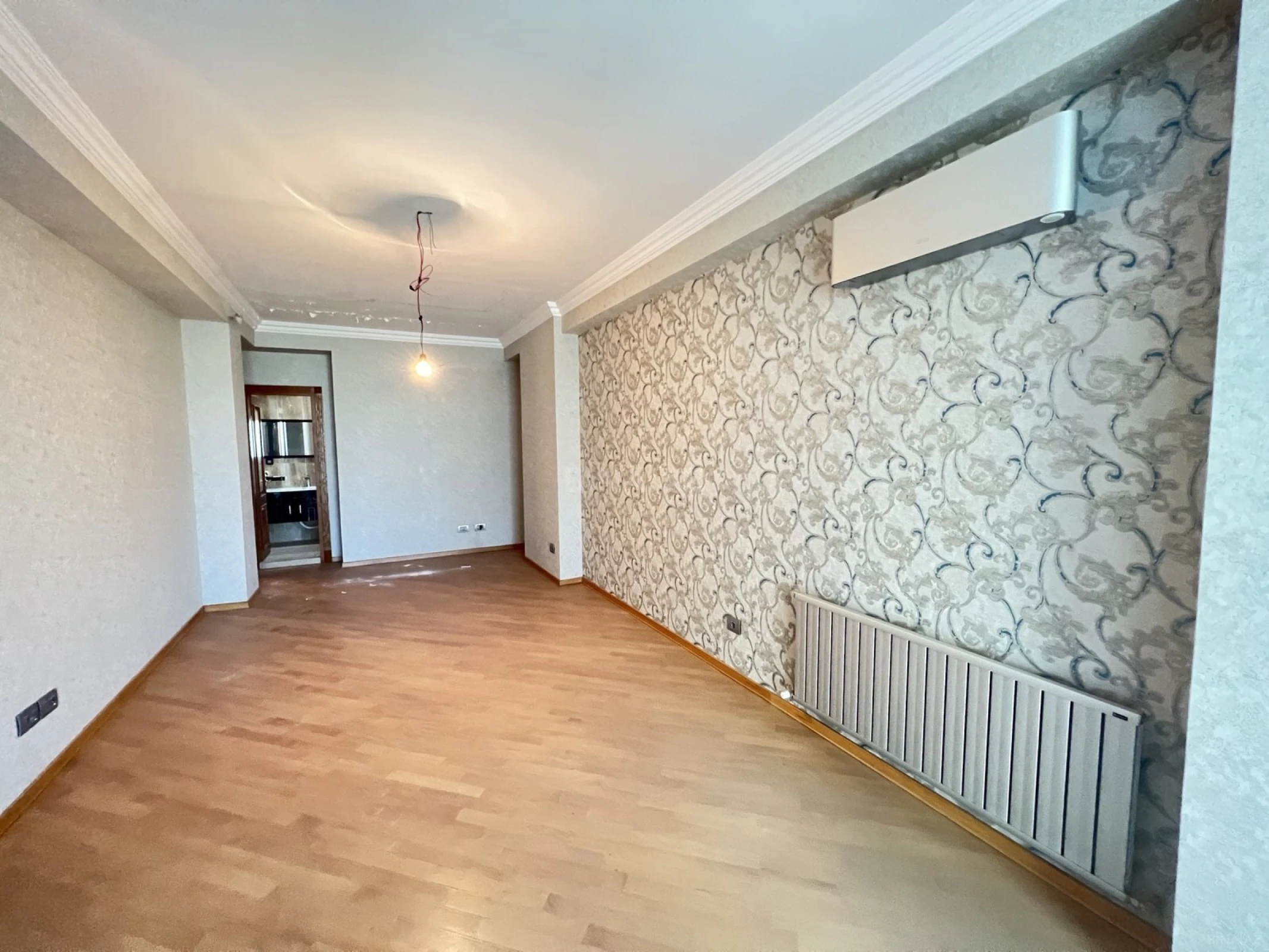Satılır 4 otaqlı mənzil 250 m²