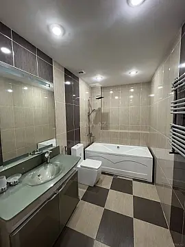 Satılır 4 otaqlı mənzil 250 m²