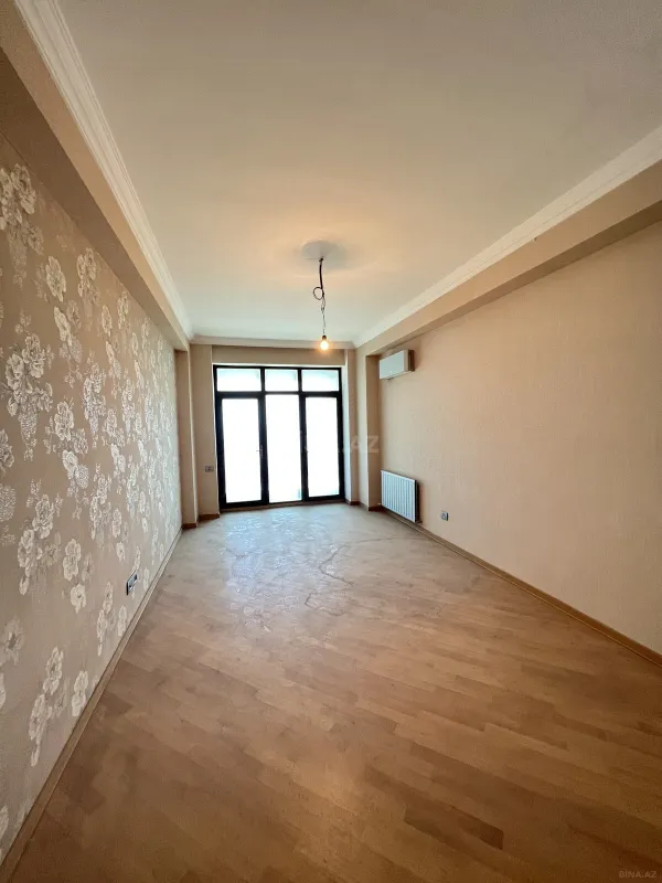 Satılır 4 otaqlı mənzil 250 m²