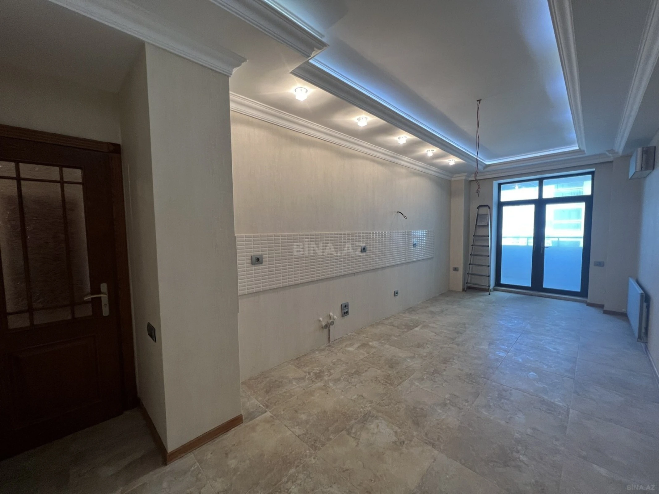Satılır 4 otaqlı mənzil 250 m²