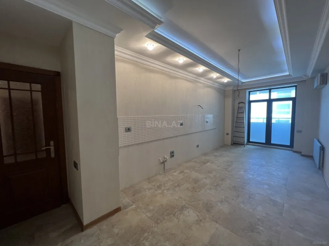 Satılır 4 otaqlı mənzil 250 m²