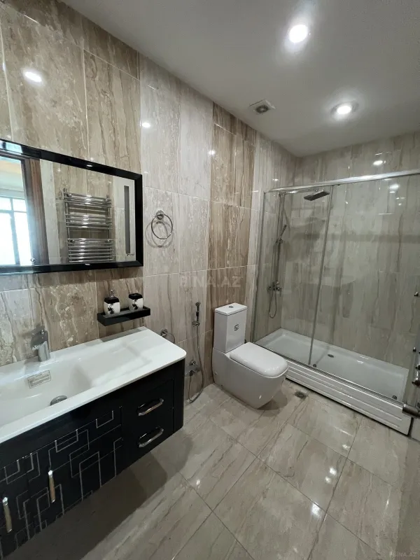 Satılır 4 otaqlı mənzil 250 m²