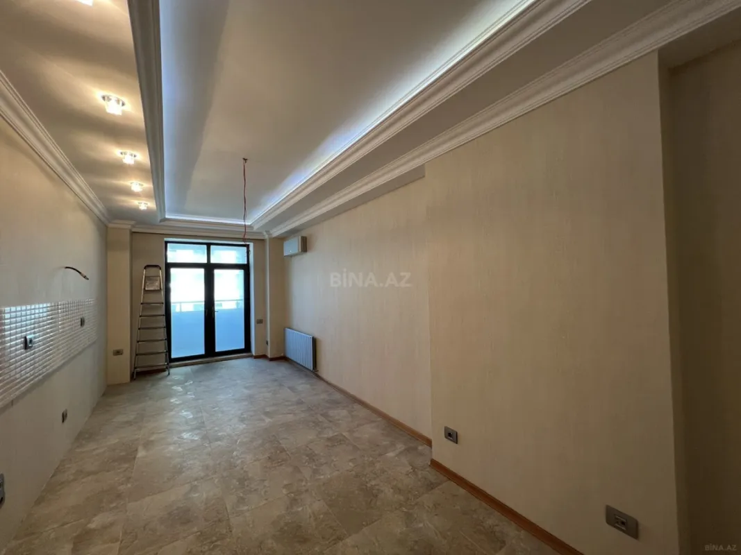 Satılır 4 otaqlı mənzil 250 m²