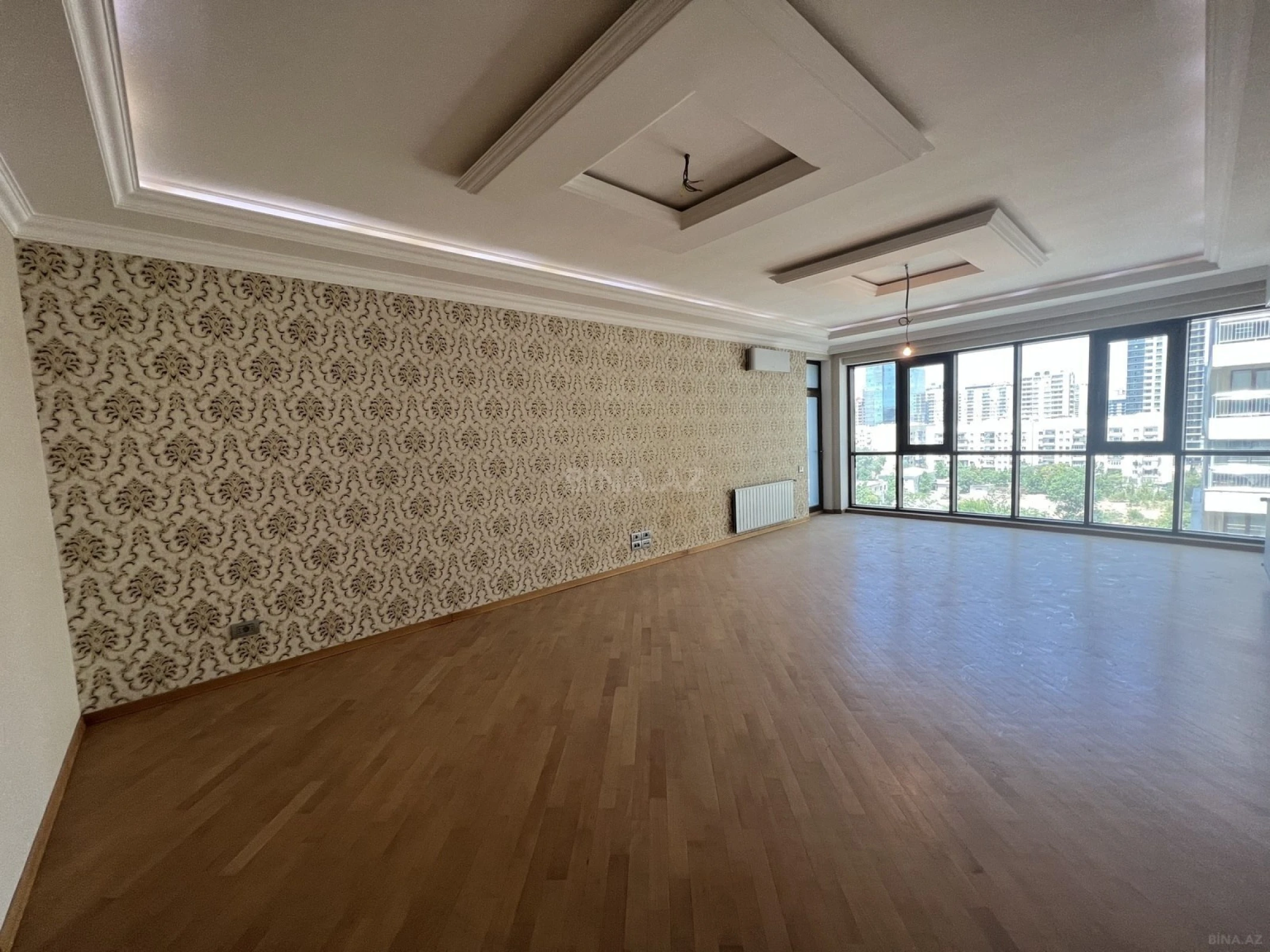 Satılır 4 otaqlı mənzil 250 m²
