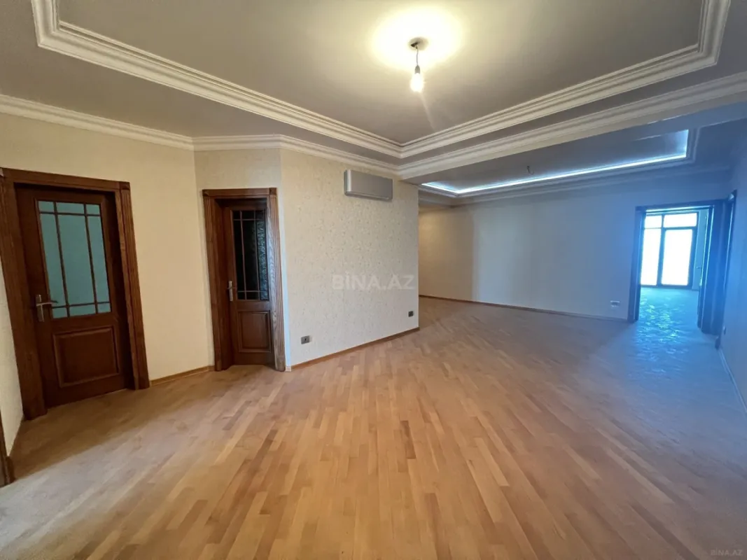 Satılır 4 otaqlı mənzil 250 m²