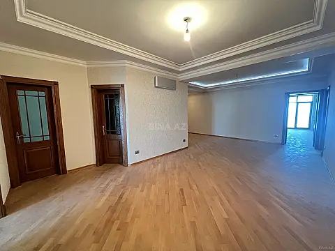 Satılır 4 otaqlı mənzil 250 m²
