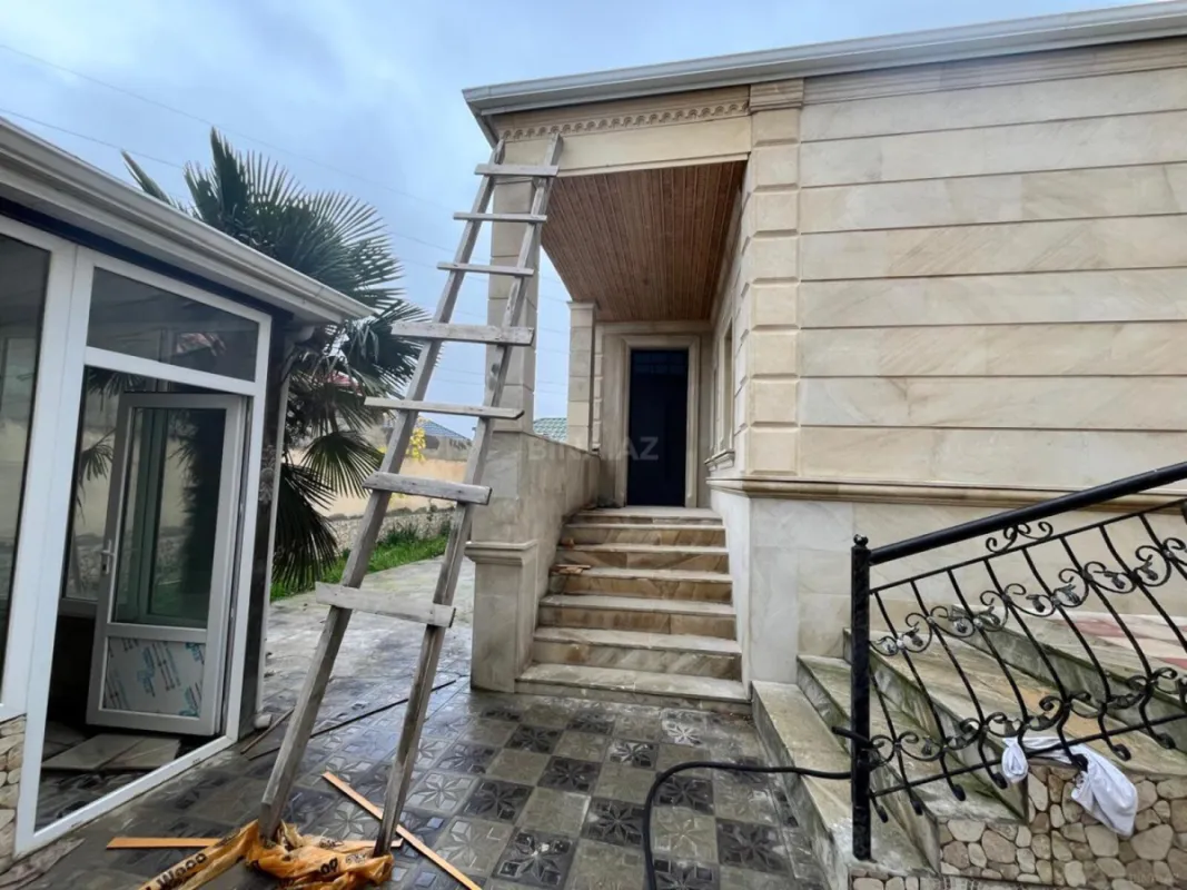 Satılır 5 otaqlı həyət evi 100 m²