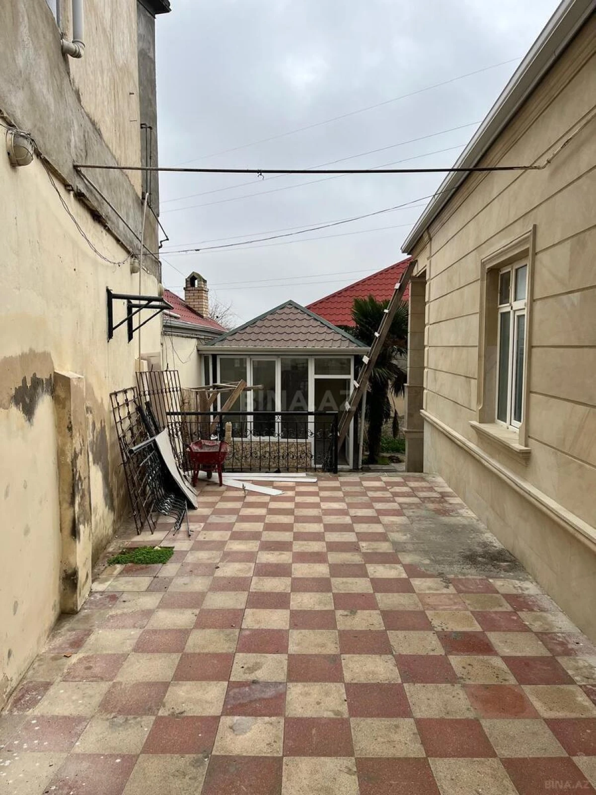 Satılır 5 otaqlı həyət evi 100 m²