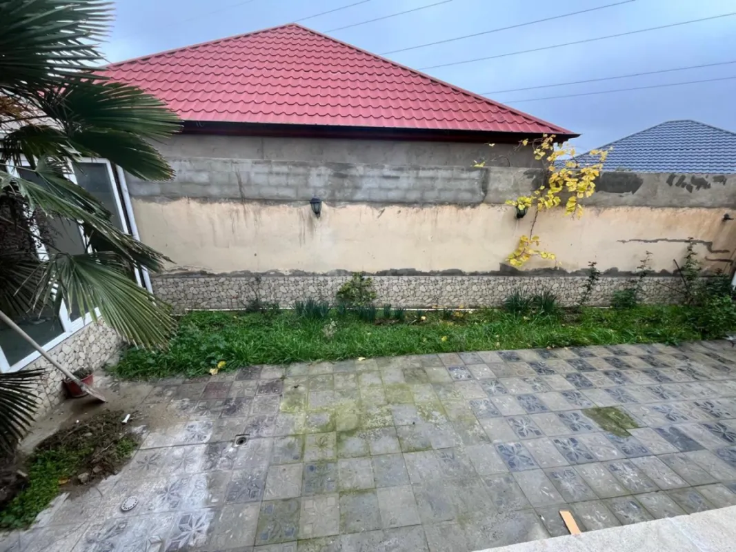 Satılır 5 otaqlı həyət evi 100 m²