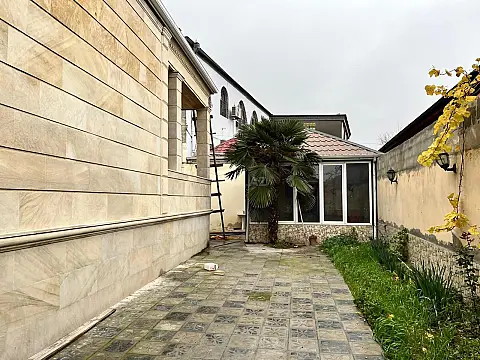 Satılır 5 otaqlı həyət evi 100 m²