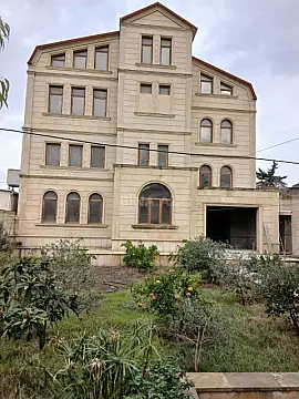 Satılır 10 otaqlı həyət evi 400 m²