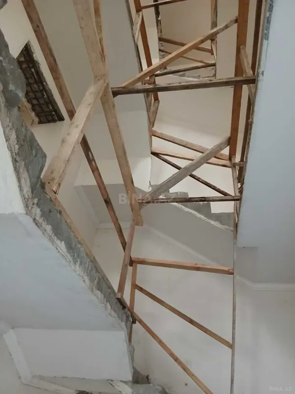 Satılır 10 otaqlı həyət evi 400 m²