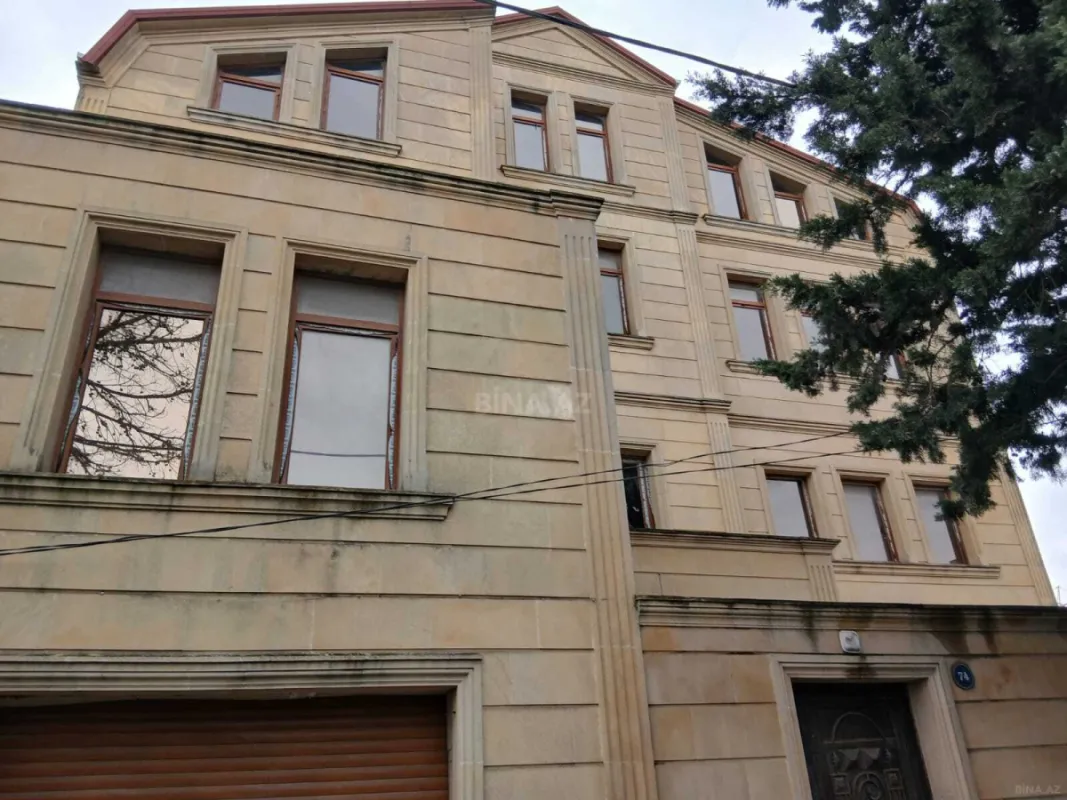 Satılır 10 otaqlı həyət evi 400 m²