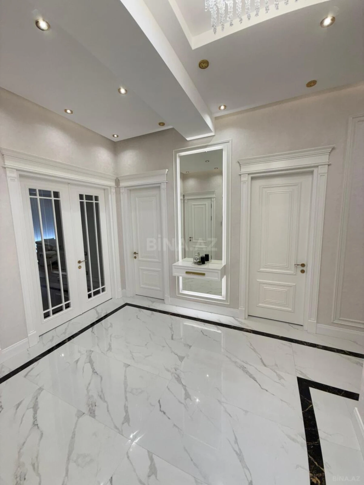 Satılır 4 otaqlı mənzil 185 m²