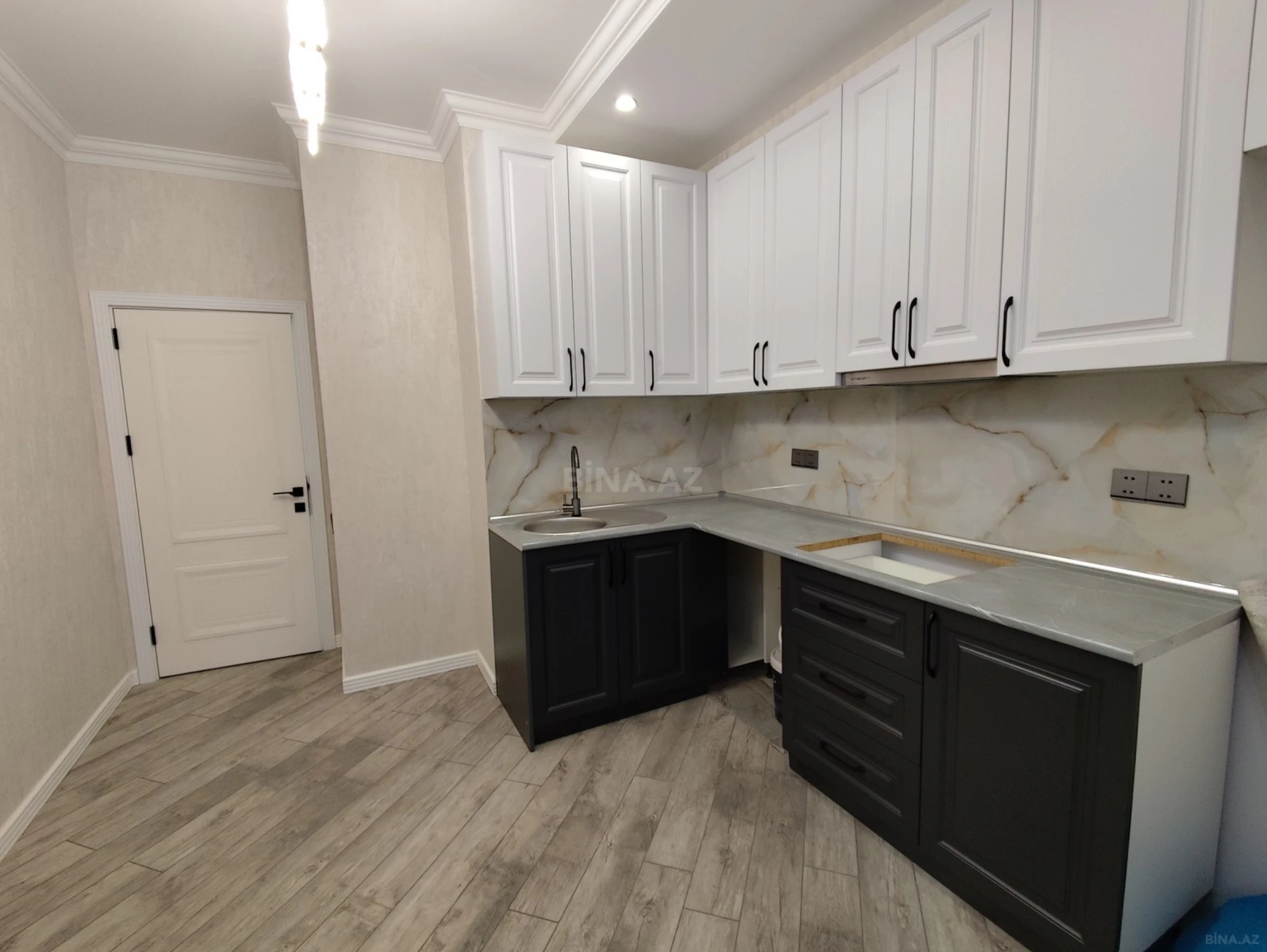 Satılır 2 otaqlı mənzil 80 m²