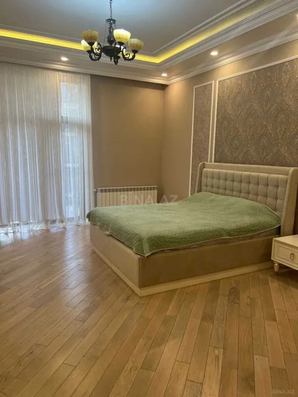 Satılır 3 otaqlı mənzil 140 m²