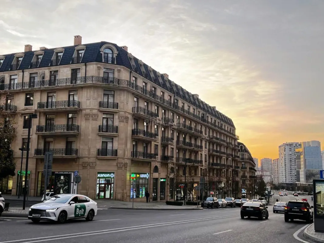 Satılır 3 otaqlı mənzil 140 m²