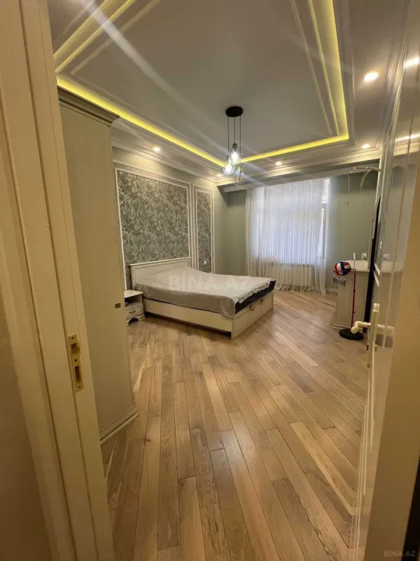Satılır 3 otaqlı mənzil 140 m²