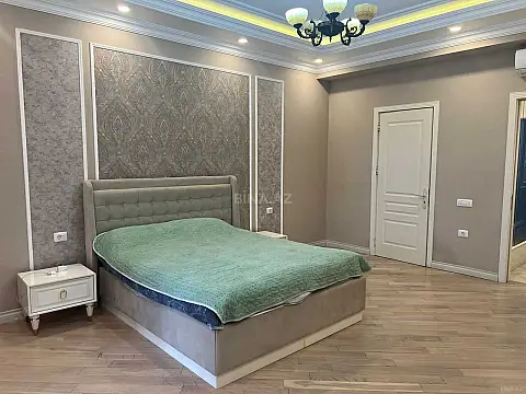 Satılır 3 otaqlı mənzil 140 m²