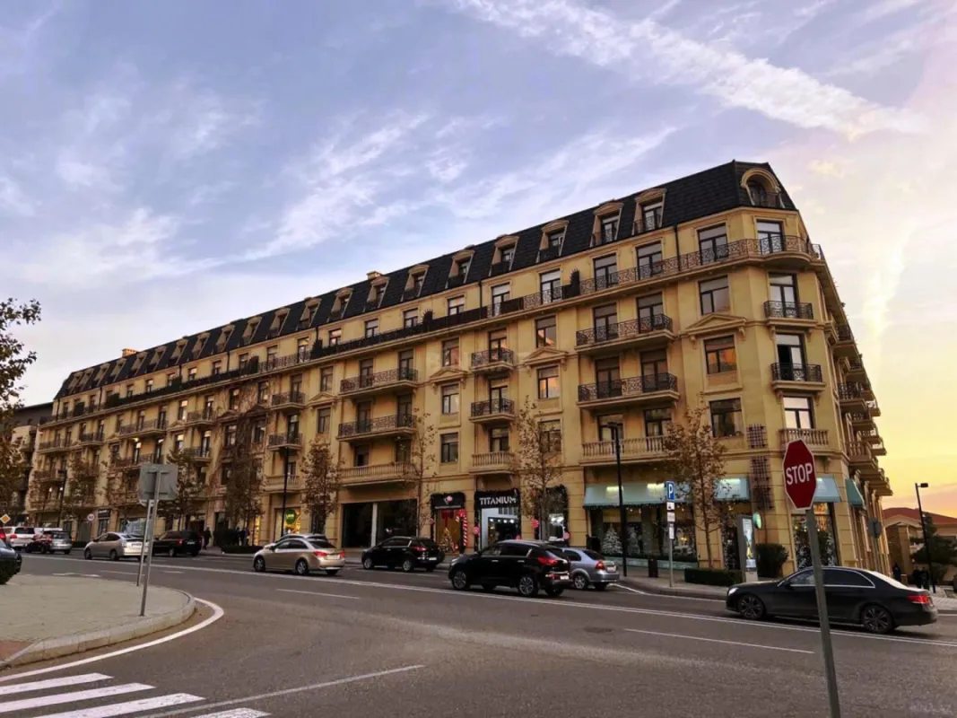 Satılır 3 otaqlı mənzil 140 m²