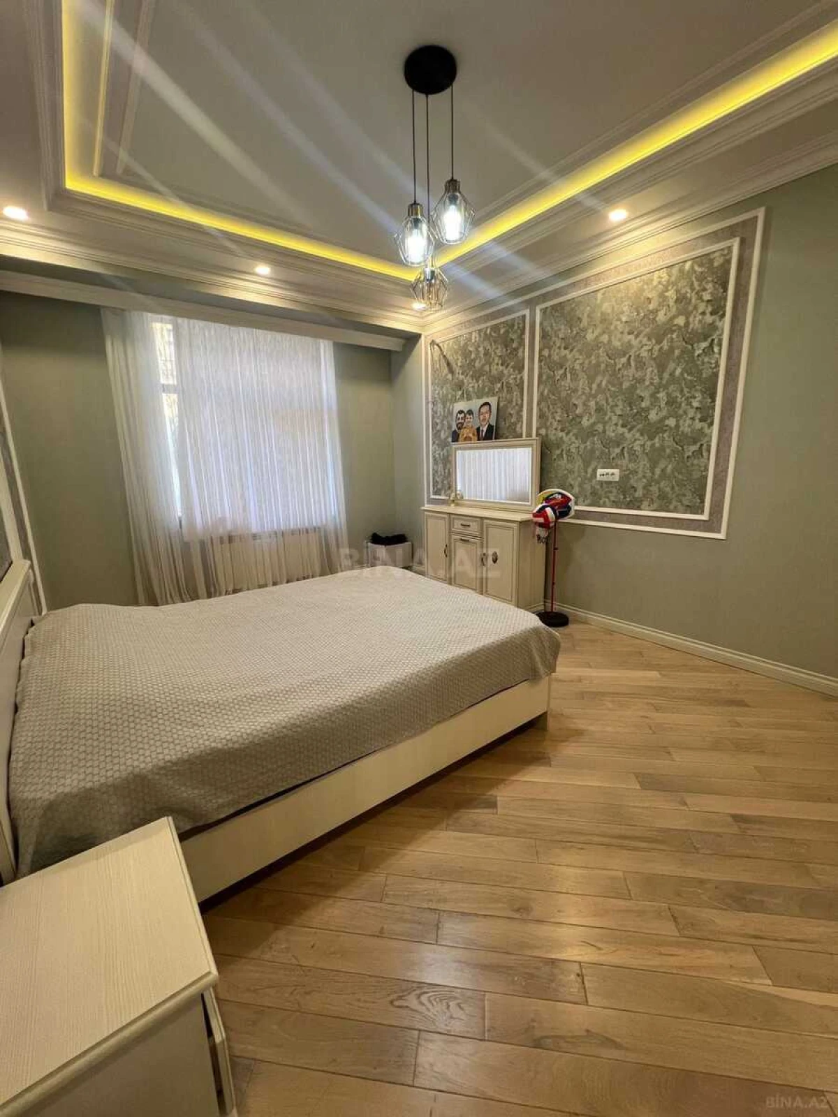 Satılır 3 otaqlı mənzil 140 m²