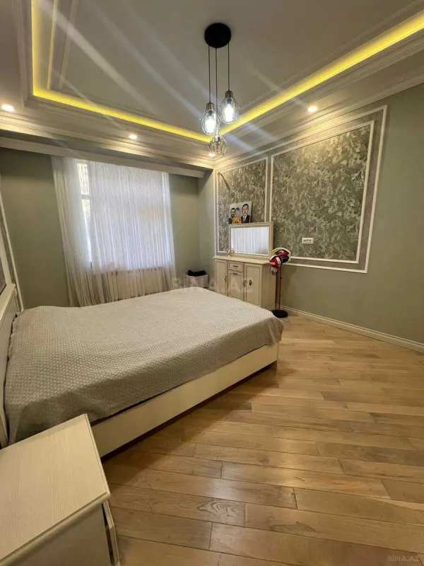 Satılır 3 otaqlı mənzil 140 m²