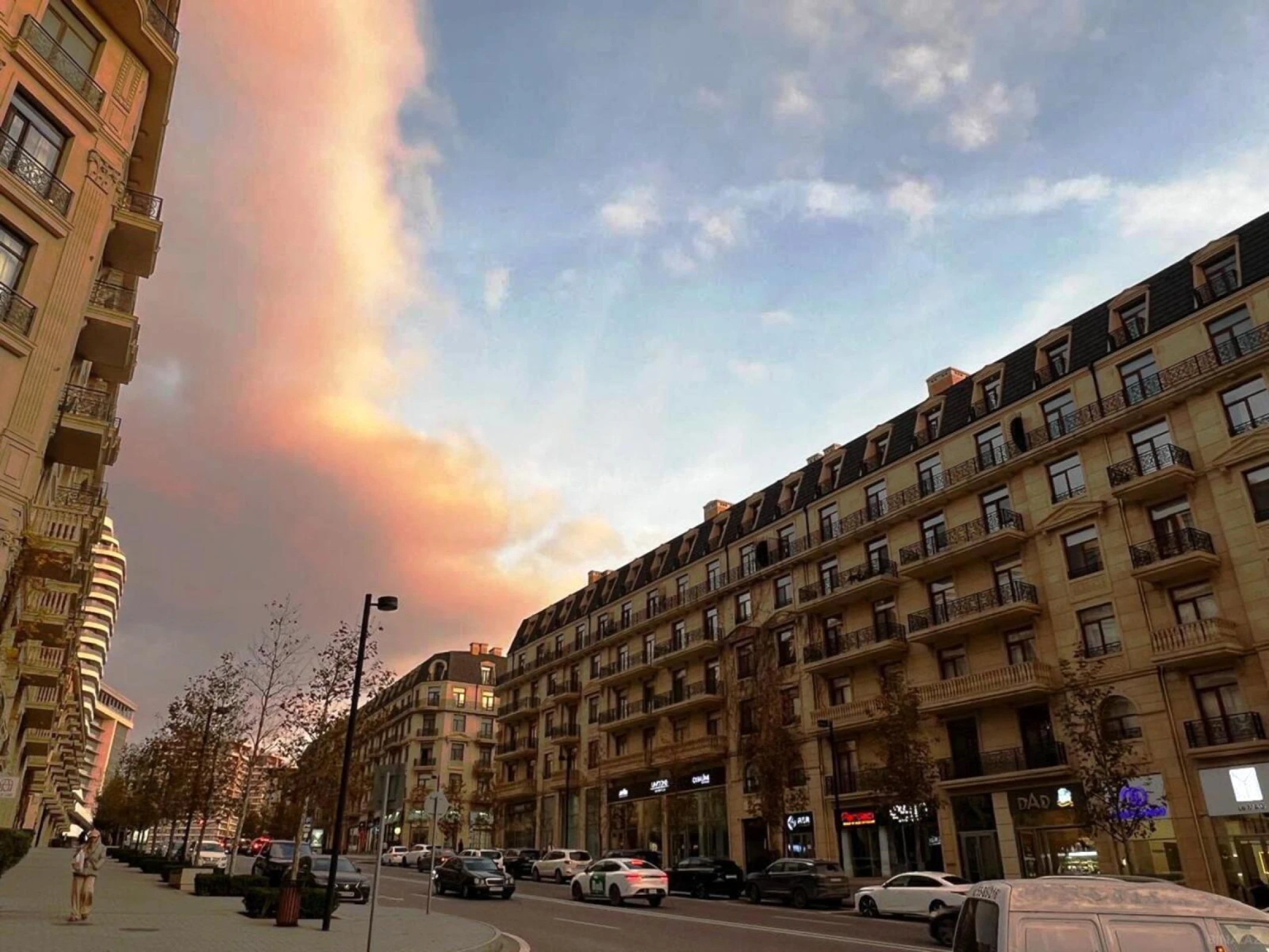 Satılır 3 otaqlı mənzil 140 m²