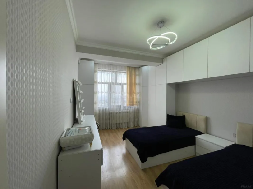 Satılır 3 otaqlı mənzil 129 m²