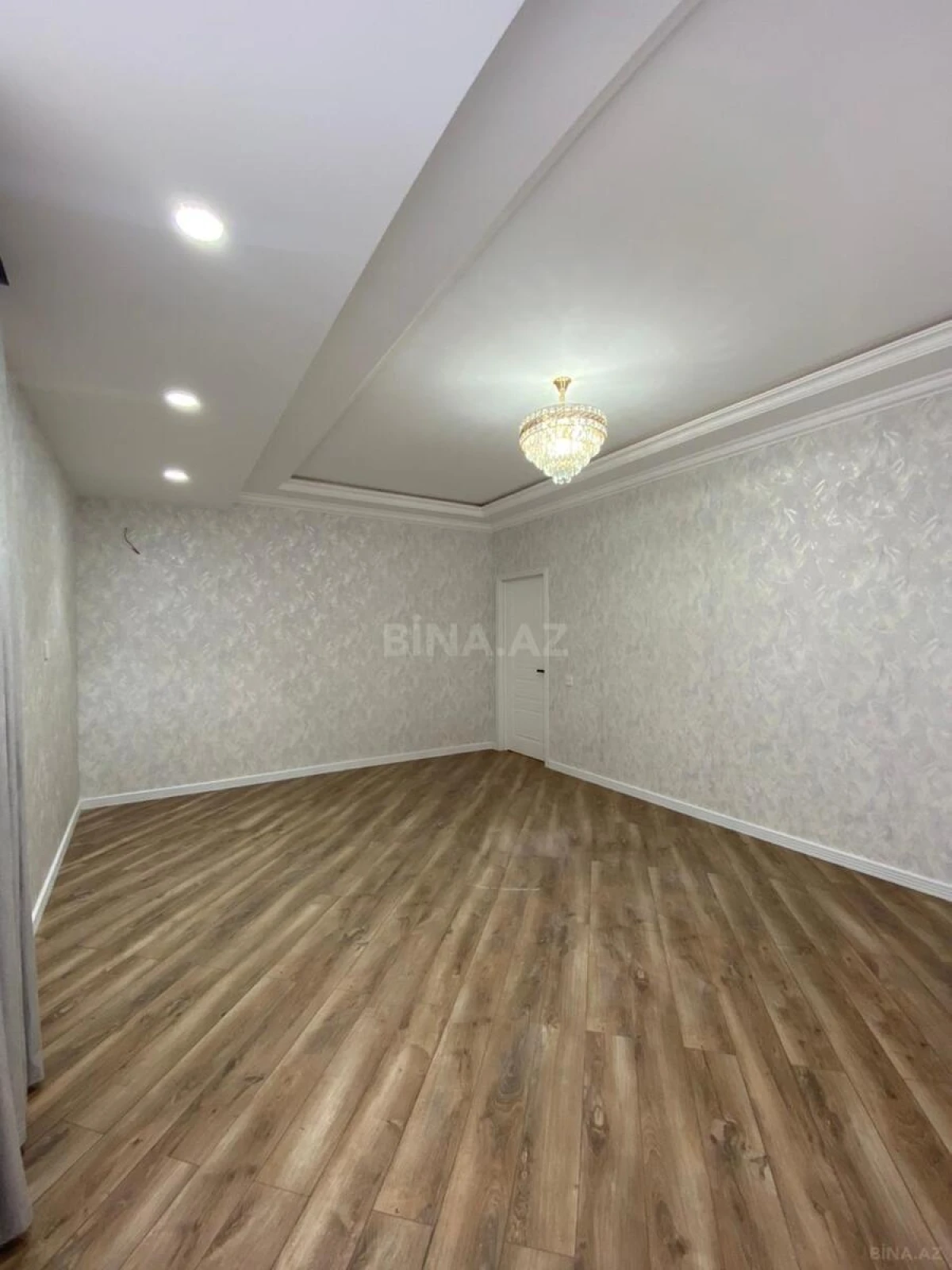 Satılır 3 otaqlı mənzil 160 m²