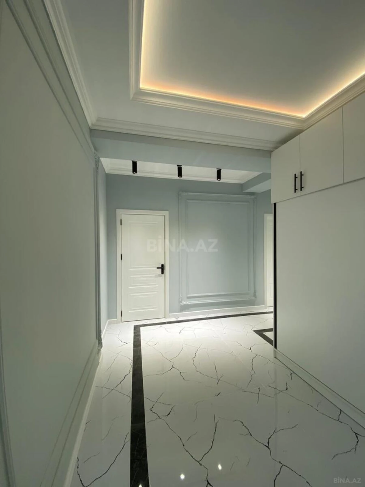 Satılır 3 otaqlı mənzil 160 m²