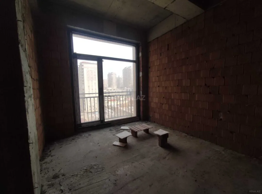 Satılır 3 otaqlı mənzil 118 m²