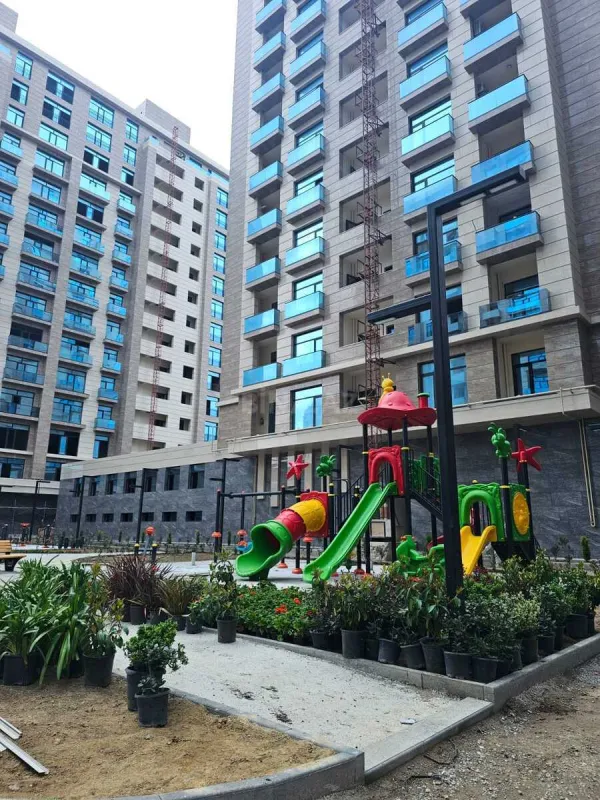 Satılır 3 otaqlı mənzil 118 m²