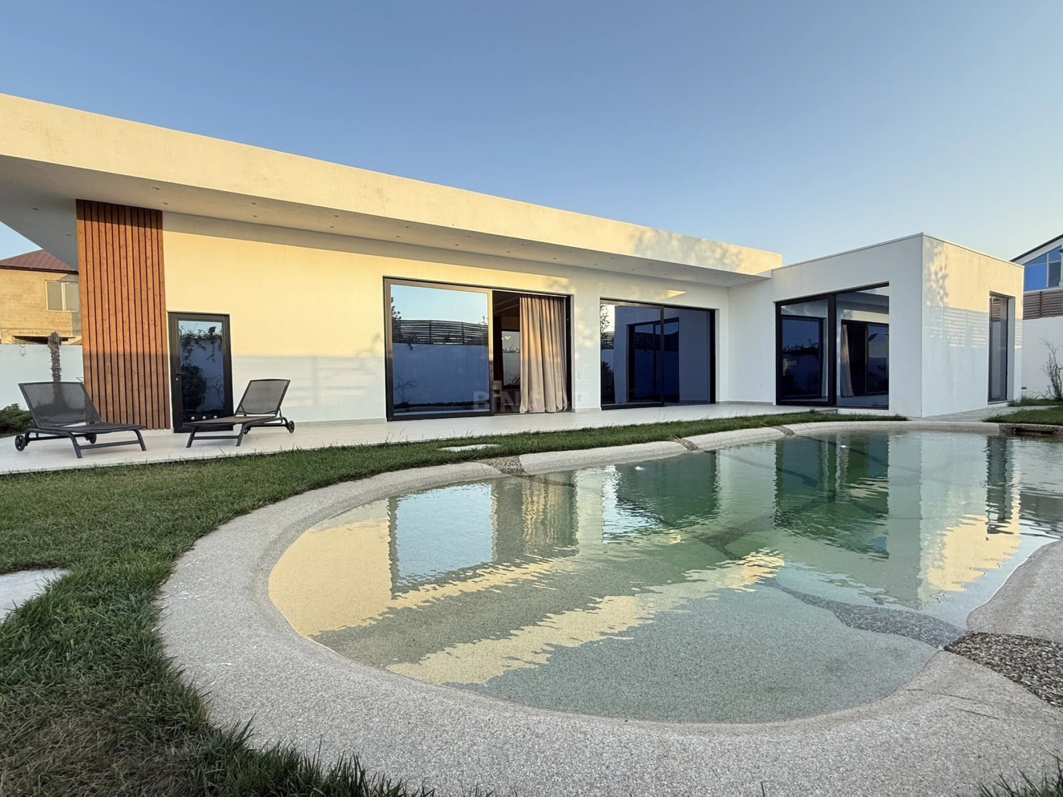 Kirayə verilir 4 otaqlı həyət evi 380 m²