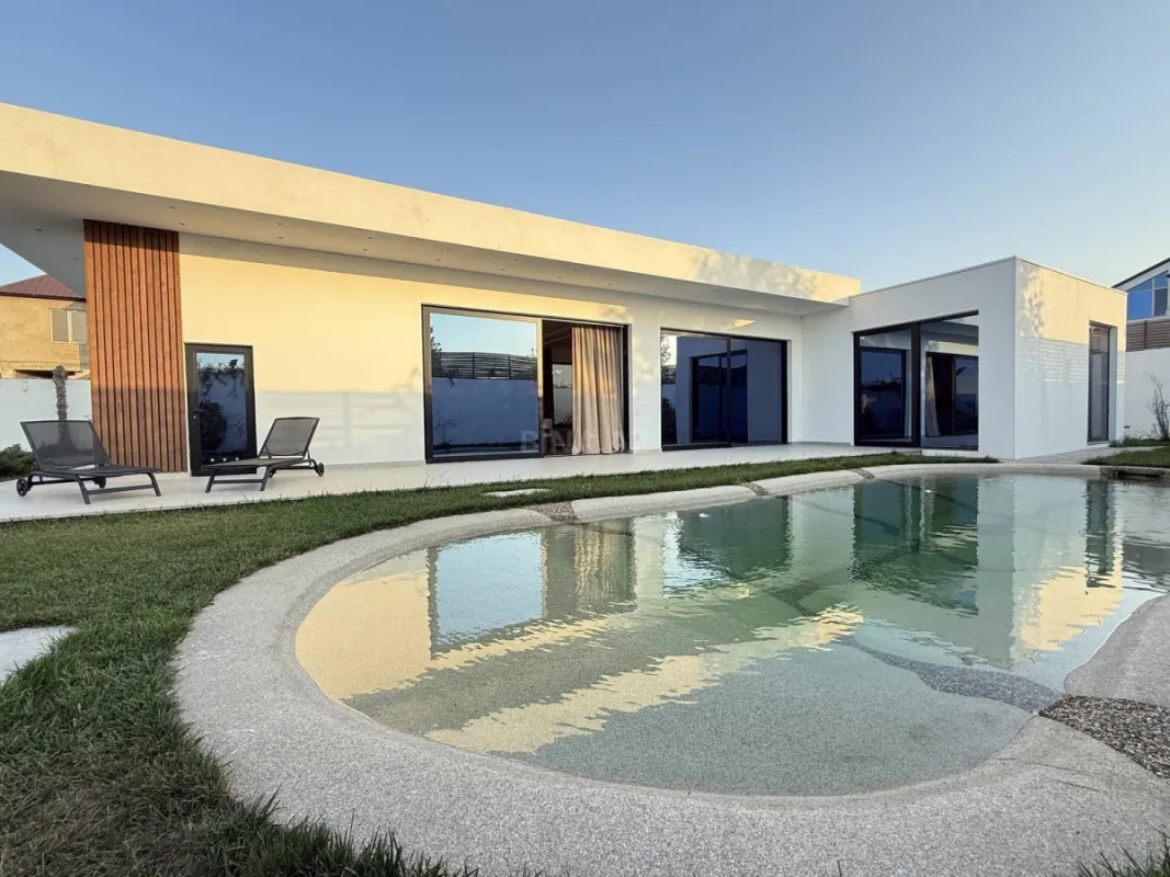 Kirayə verilir 4 otaqlı həyət evi 380 m²