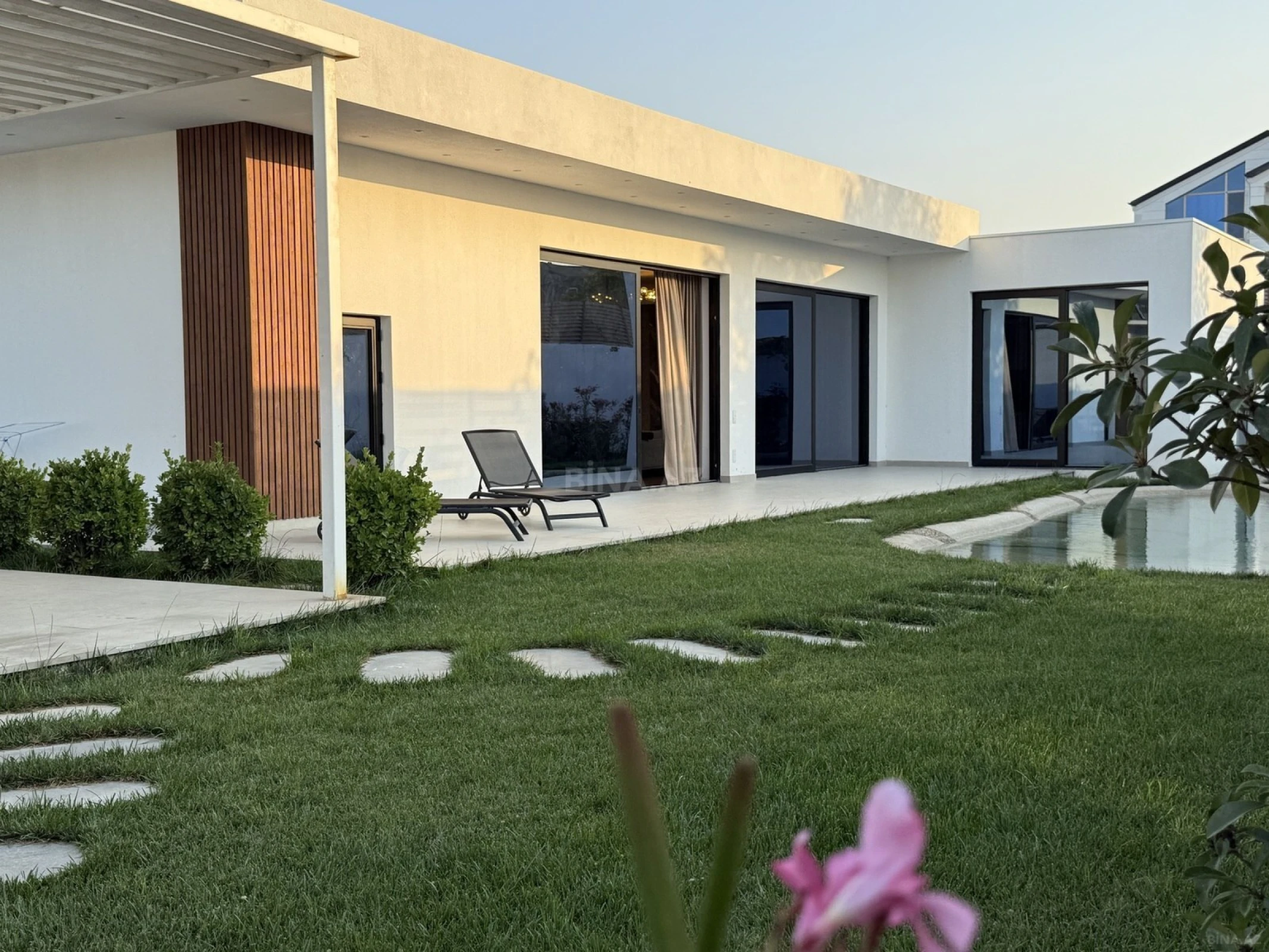 Kirayə verilir 4 otaqlı həyət evi 380 m²