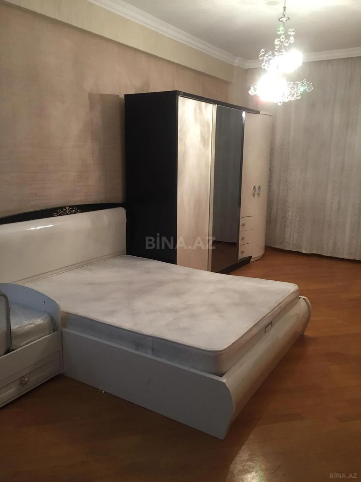 Satılır 2 otaqlı mənzil 95 m²