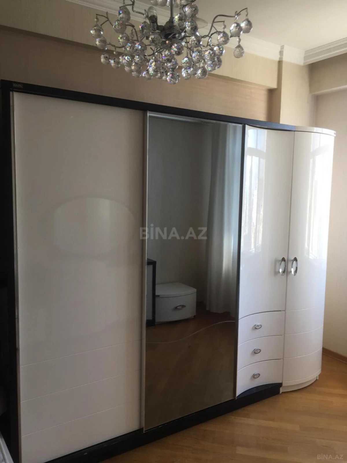 Satılır 2 otaqlı mənzil 95 m²