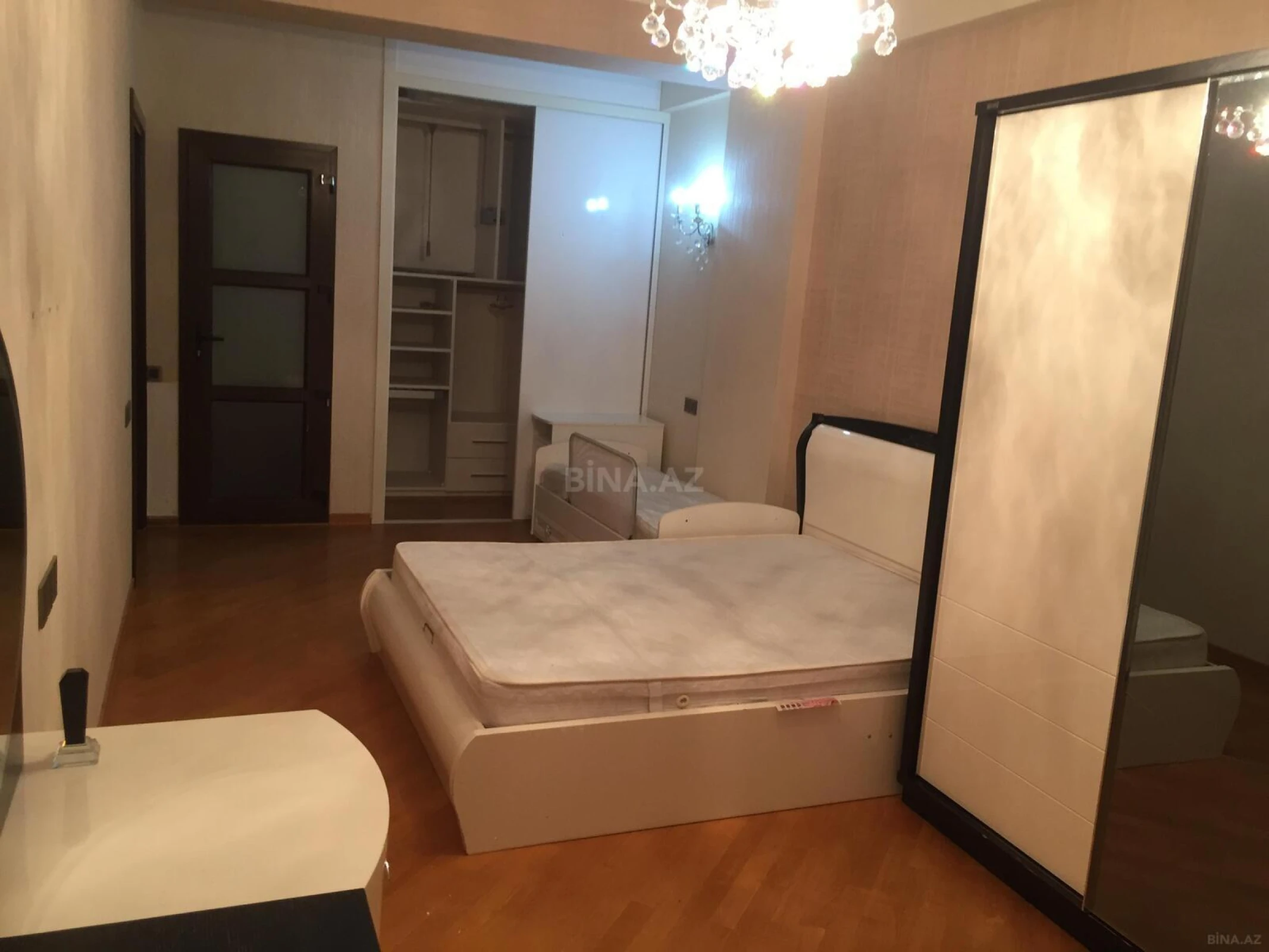 Satılır 2 otaqlı mənzil 95 m²