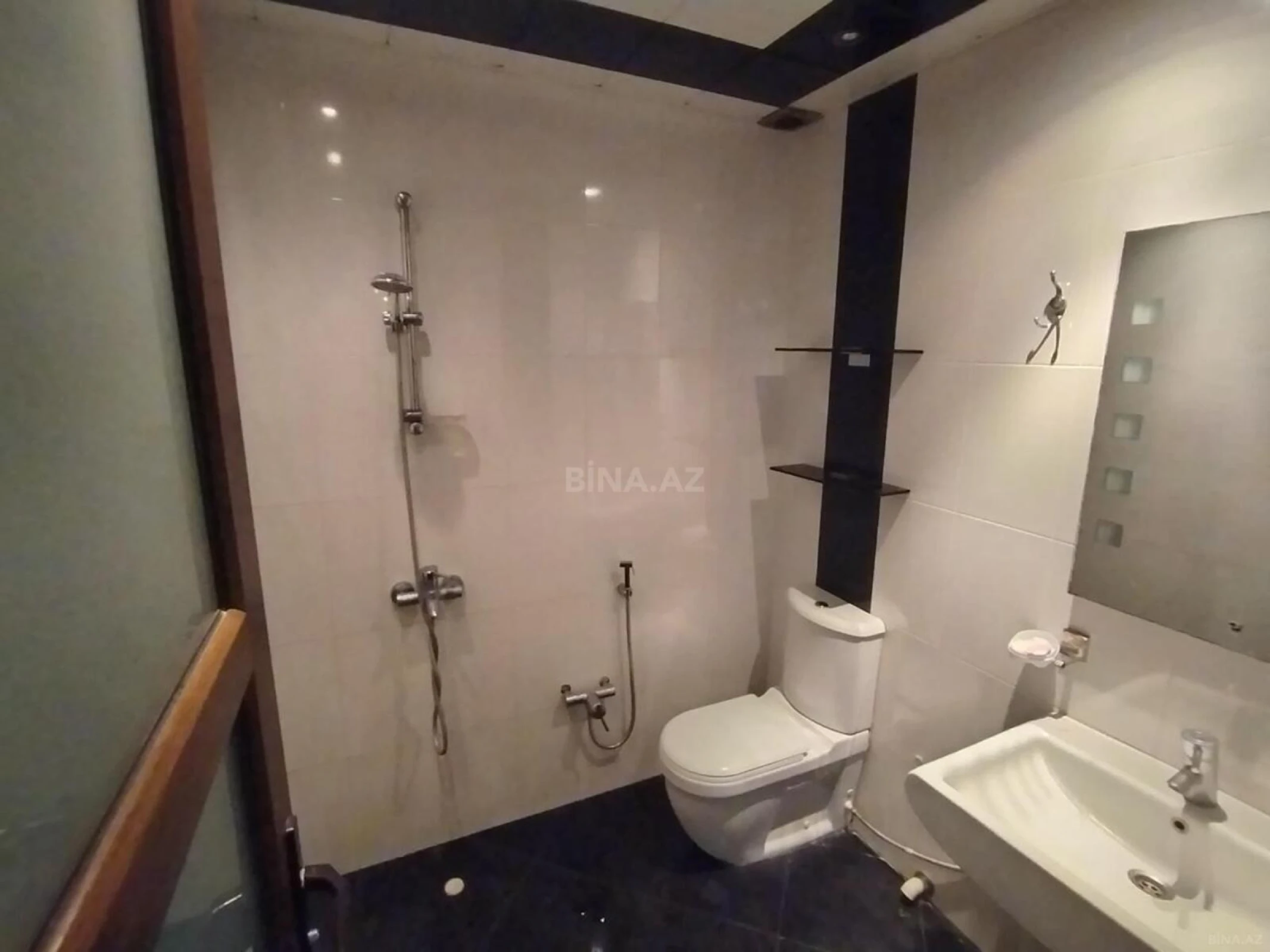 Satılır 2 otaqlı mənzil 95 m²