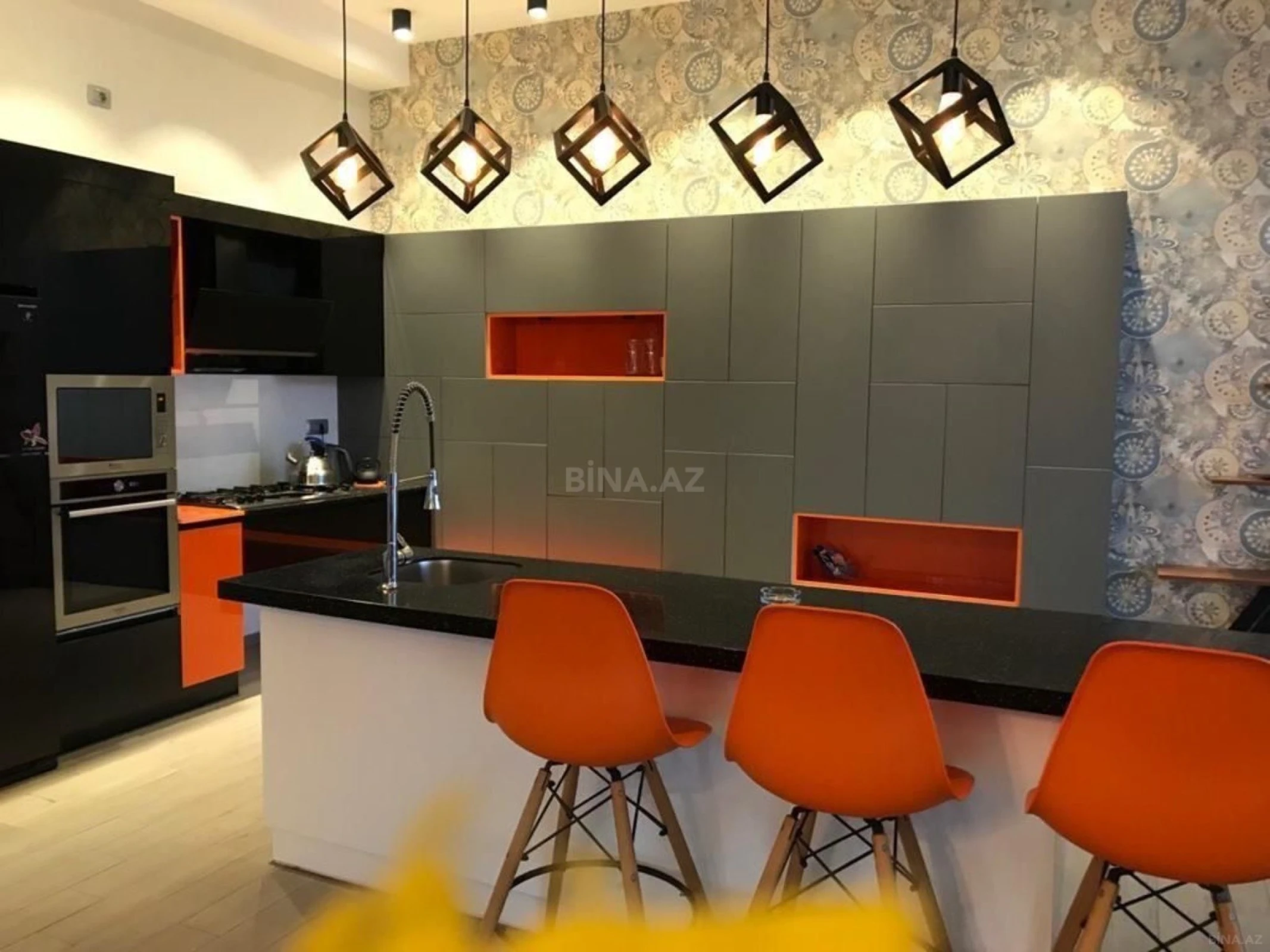 Kirayə verilir 6 otaqlı həyət evi 580 m²