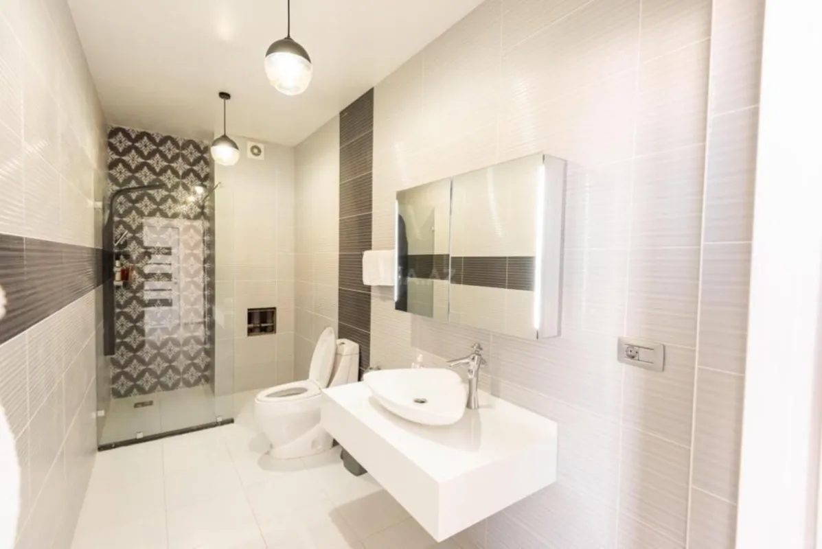 Kirayə verilir 6 otaqlı həyət evi 580 m²