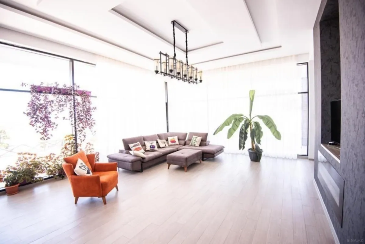 Kirayə verilir 6 otaqlı həyət evi 580 m²